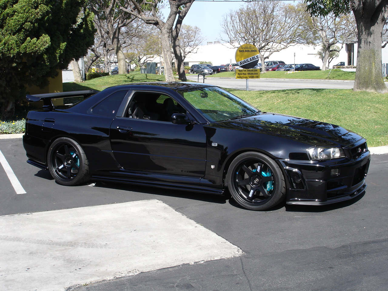 Nissan Skyline GT-R R34 negro